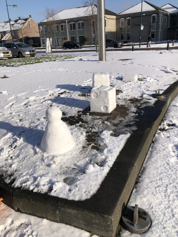 Sneeuwsculptuur 'Durf te blijven spelen' - Afbeelding 2