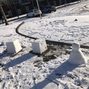 Sneeuwsculptuur 'Durf te blijven spelen'
