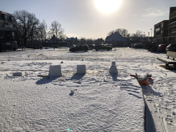 Sneeuwsculptuur 'Durf te blijven spelen' - Afbeelding 3