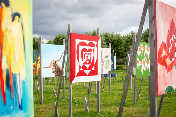 Spread love and watch it grow - op houten paneel 1.22 x 1.22m - Afbeelding 3