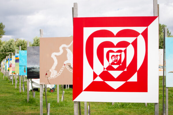Spread love and watch it grow - op houten paneel 1.22 x 1.22m - Afbeelding 2