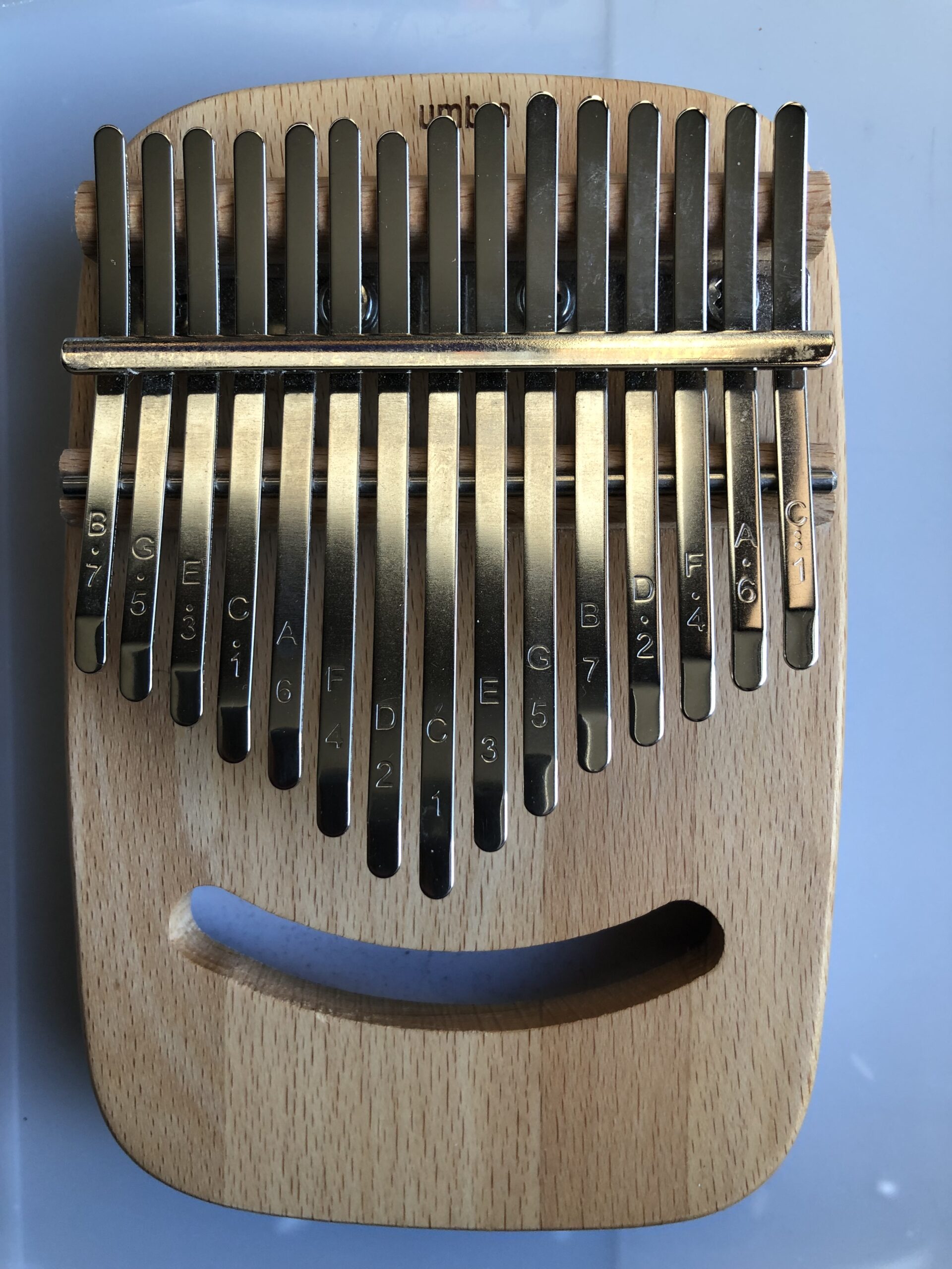 Kalimba K15 met open klankkast, Umbra Strumba