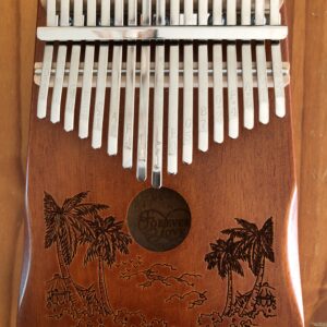 Kalimba K17 open klankkast Forever Love met gravure palmbomen
